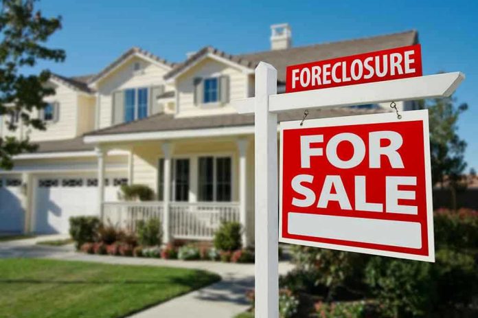 50097061 House for sale with foreclosure sign