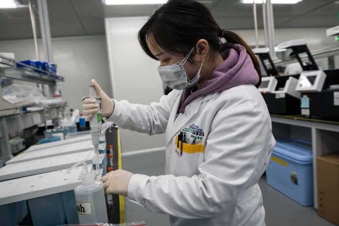 shutterstock_760422718 Scientist in lab coat using a pipette